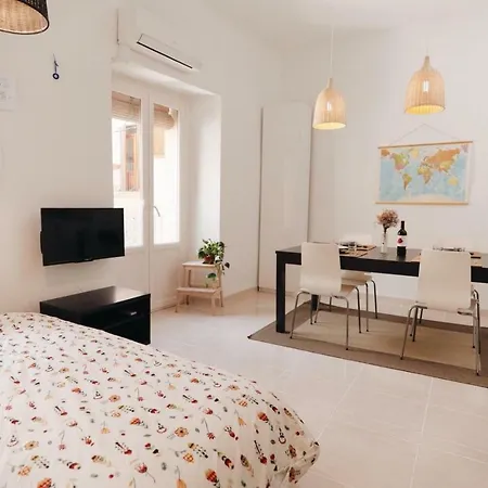 Apartment Amparito - Casc Antic